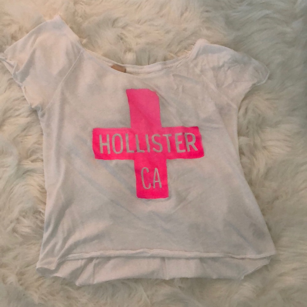 Off the shoulder tee